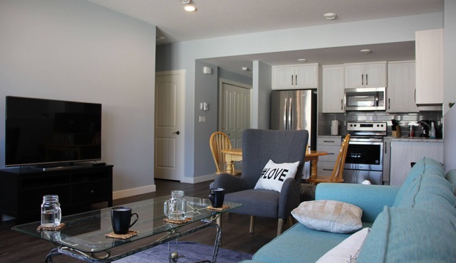 Modern Suite in Beautiful Neighborhood