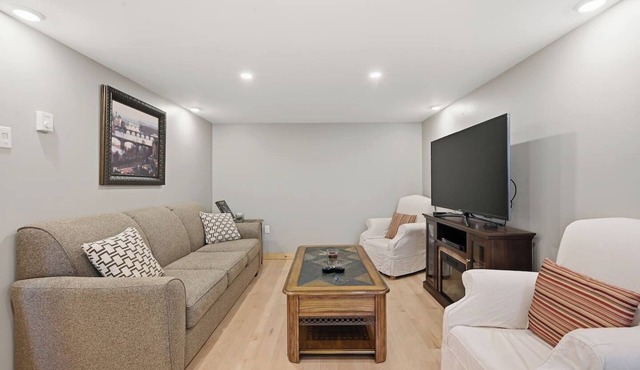 Modern Suite Minutes from Halifax Waterfront