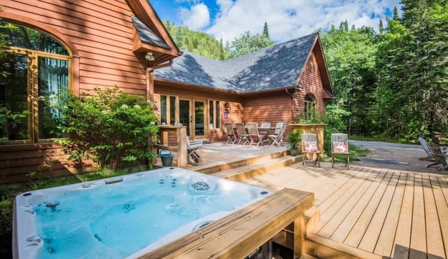 Mont-Tremblant Chalet: Hot Tub & Sauna