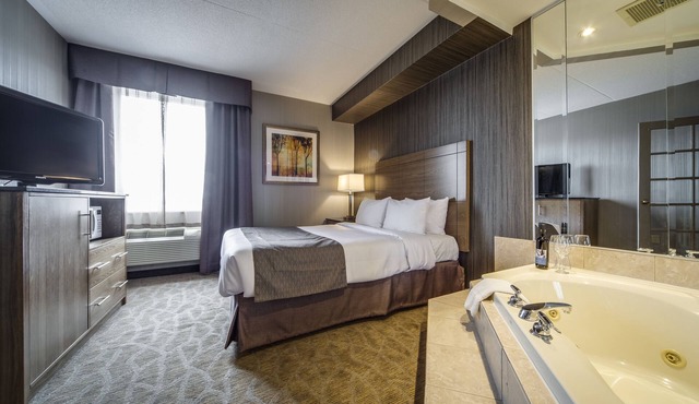 Monte Carlo Inn Airport Suites