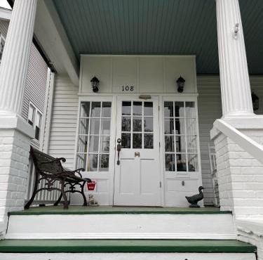 Moontide - Impecable Historic Home in Downtown Cape Charles!