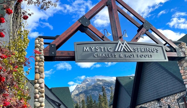 🥇 Mountain Chalet at Mystic Springs, Heated Pool, Hot Tub!