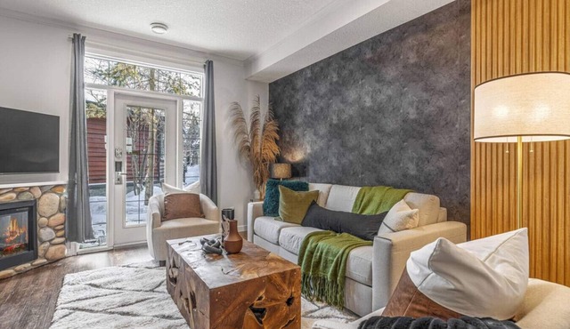 Mountain Chic | 2BR Family Escape | Hot Tub + Pool