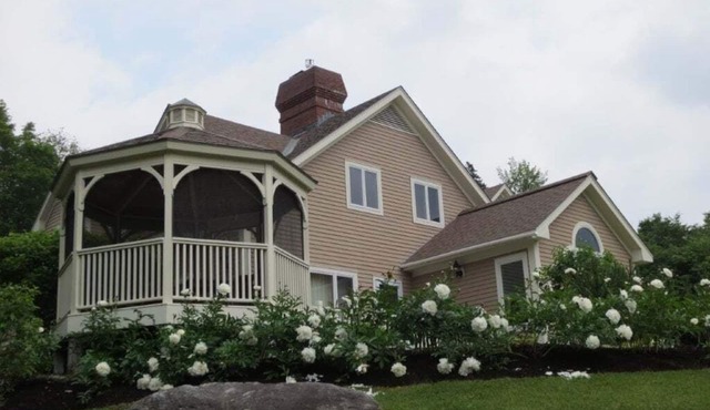 Mountain Falls: 5 br, fireplace, a/c, game room, hot tub!