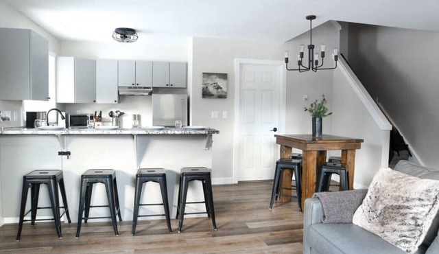 Mountain View Condo and Banff National Park Pass