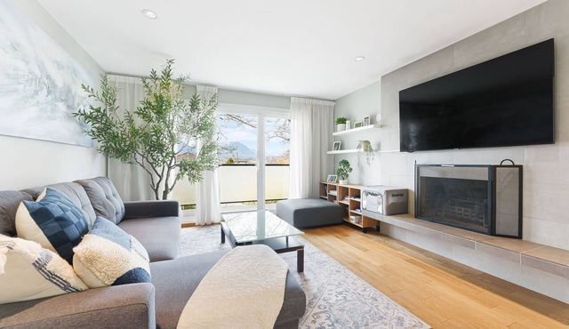 Mountain Views, 6 Bedroom, Patio, BBQ, Centrally located and Near Downtown