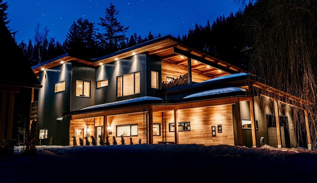 Mountainside Luxury Retreat 2km from RMR