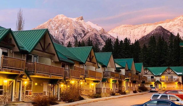 MountainView/Private Chalet/Sleep 7/5 min from Canmore/2min to Banff gate