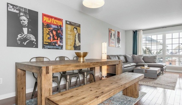 Movie Haven: furnished 3bedrooms mid-term rental in Barrhaven