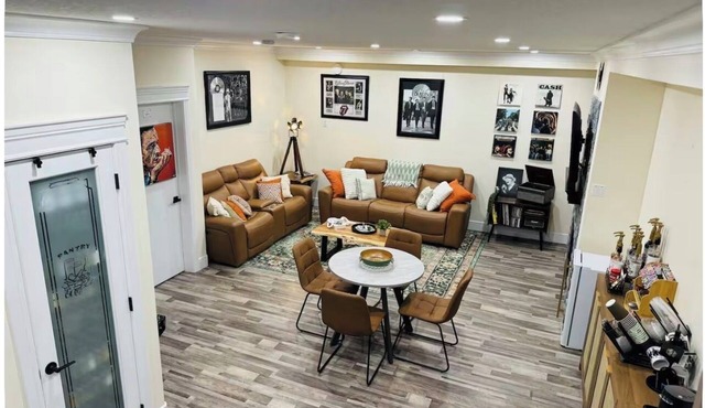 Music & Friends Suite YMM A Luxury Suite designed with the music lover in mind!