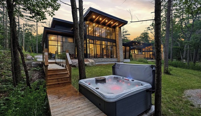 Muskoka Luxury Hot tub, Waterfront, Pet Friendly