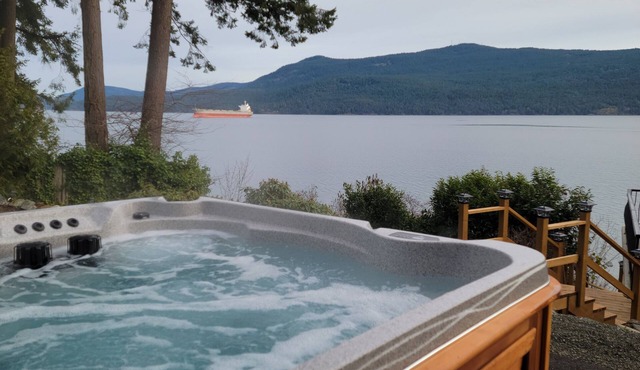 New 1 Bedroom Apt with Oceanview Hot Tub