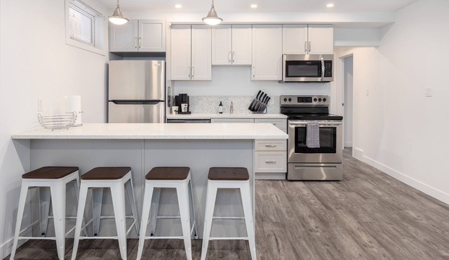 NEW 2Bed Modern Basement-Suite w/Indoor Fireplace