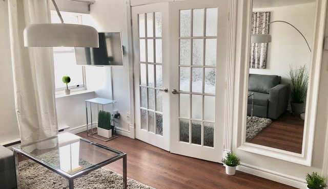 New 2Bedroom Old Quebec Private Balcony, Parking, AC, Fast WiFi, All Included