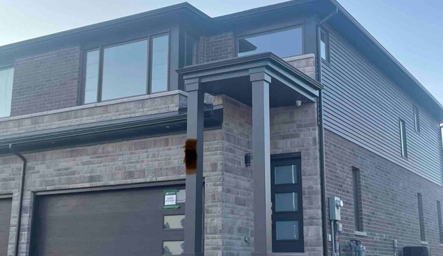 New 4-bedroom two story house,10min NiagaraFallsCA