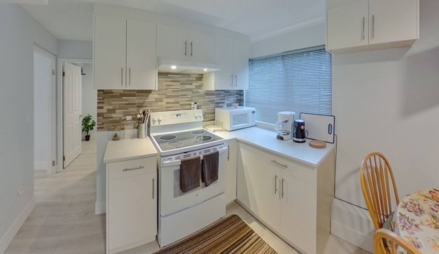 New, beautiful & peaceful 2 bed residential suite.