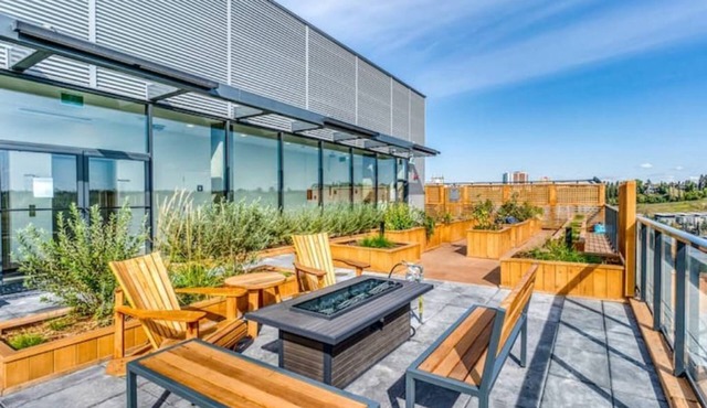 New Chic Condo in Unbeatable Location! + Parking!