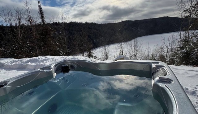 NEW! Lakefront Paradise: Spacious 5-Bedroom Retreat with Hot Tub Bliss