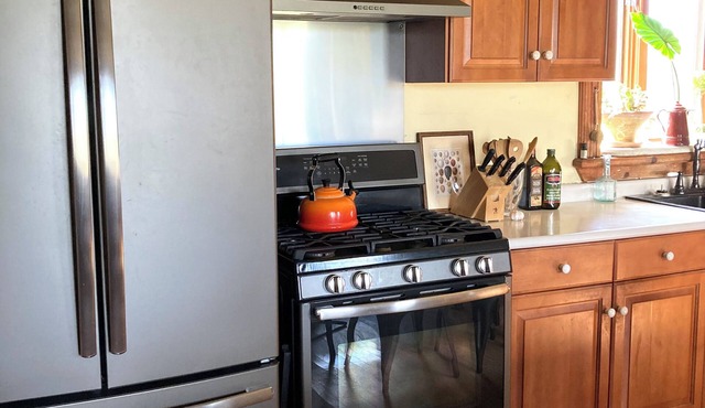 New Listing! Private retreat for nature lovers-minutes from town and restaurants
