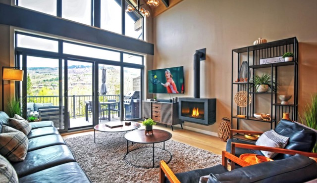 NEW! Verbier Chelsea | Ski Mountain View | Shuttle to Resort | Covered Parking + Spa & Pool Access