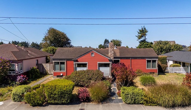 🏡 Newly Relisted! Henderson Haven- In the Heart of Eureka, Spacious, Deck/BBQ!