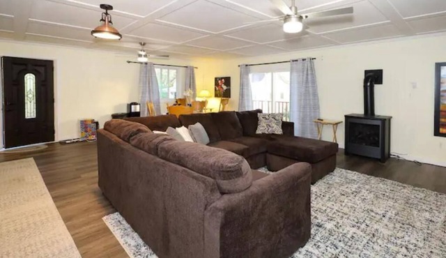 Newly Renovated Stony Lake Water Front Cottage