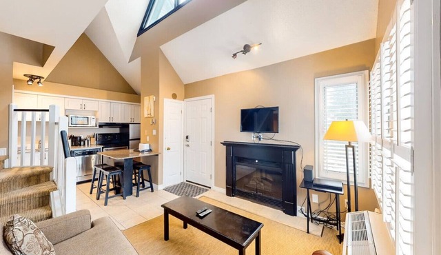 North Creek Studio at BM | Pool, Hot Tub, Tennis