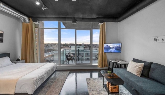 "Nova" Bright Studio |Sofa Bed |Mins to Saddledome