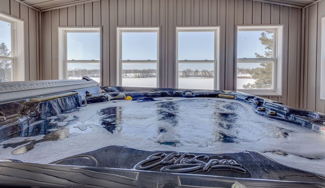 Nurse's Oasis: 3-BR, Pet Friendly, Hot Tub, Snow Removal, Starlink