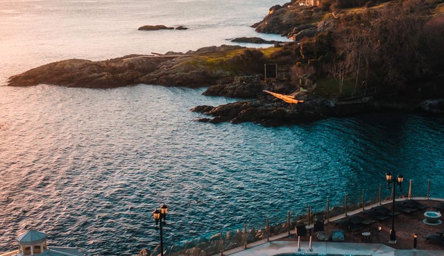 Oak Bay Beach Hotel