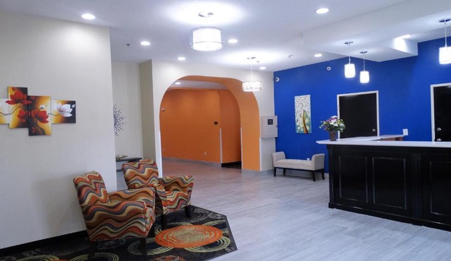 Oak Tree Inn & Suites