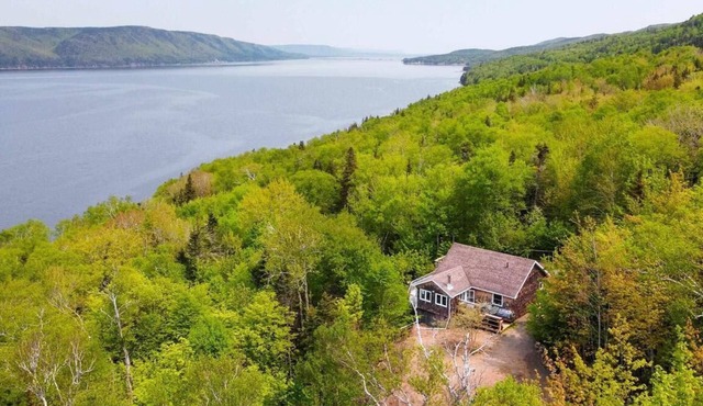Oceanview Cottage on Cabot Trail - Main Level