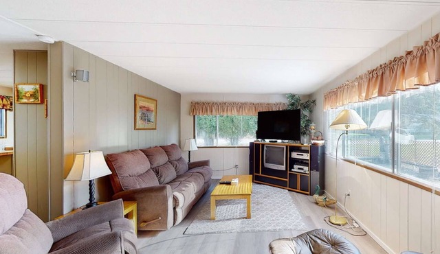 Okanagan - Lazy Dayz Cottage
