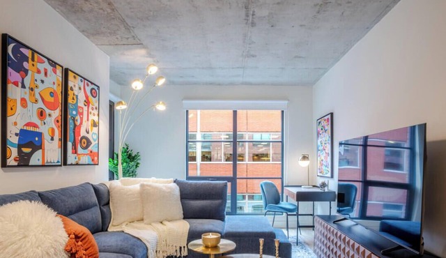 Old Port Luxe Stay | Rooftop Pool, Gym & Parking