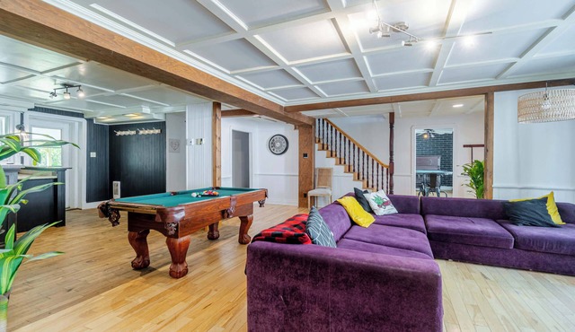 Old-Time Charm | 12 Guests | Billiards & Hot Tub