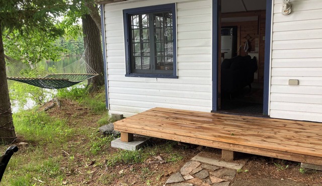 One room cabin, kitchenette, king bed, washroom with shower