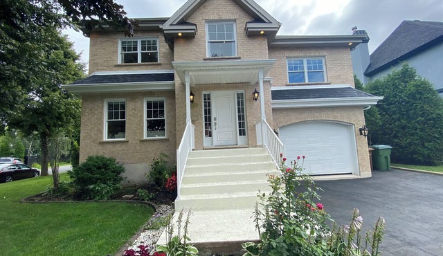 Outstanding House 25 minutes to Downtown Montreal - Many rooms
