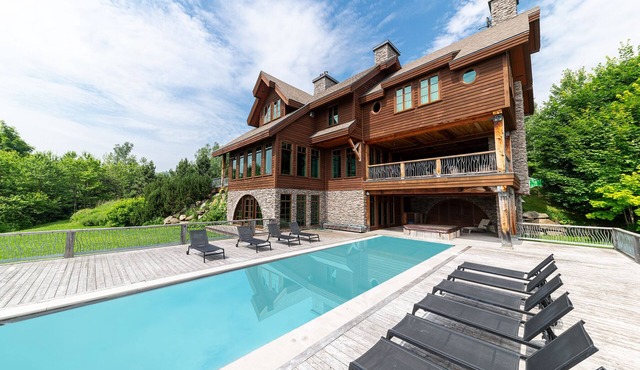 Prestigious villa of 6000 square feet