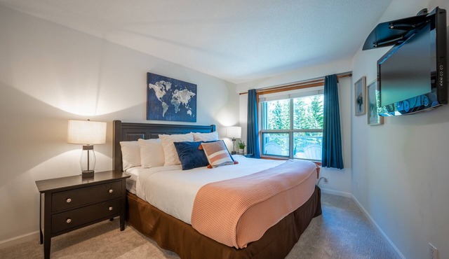 ❄︎Panorama Suite ❄︎Luxe Ski in/out 1 BR - 3 Hot Tubs & Pool | The Aspens