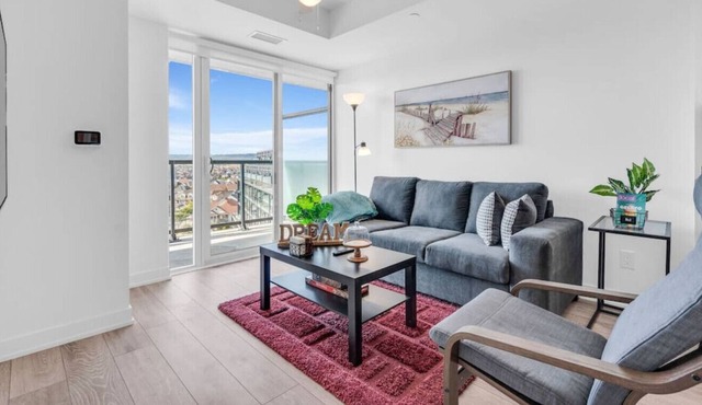 Panoramic Bliss & Urban Vista w/ Private Balcony