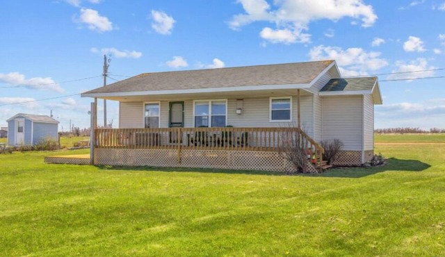 Par 9 Golf Course & Community Pool! 3-Bedroom Cottage 10 mins from Cavendish