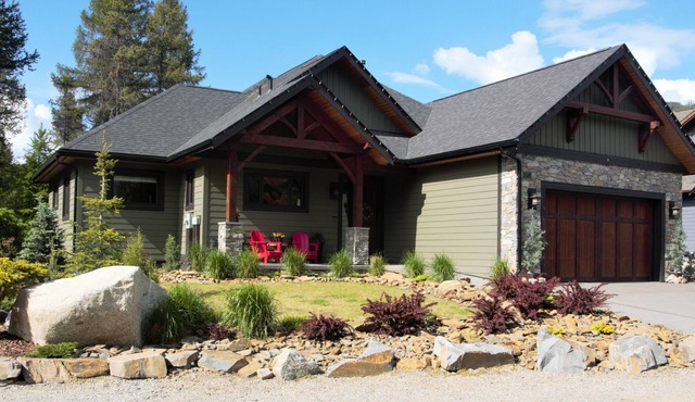 Paradise! Unique Mountain Home/Wheelchair Access. Next to Golf, Trails & Skiing
