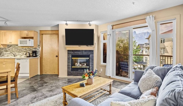 Peaceful 2BR for 8 w/Balcony, BBQ & Gym!