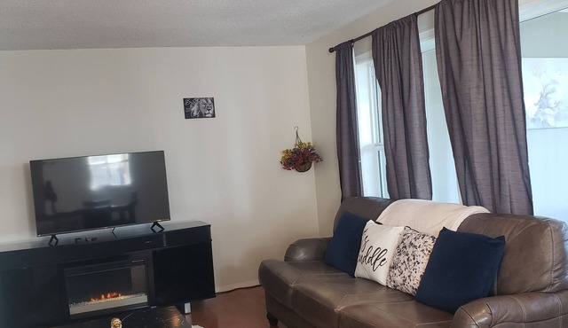 Peaceful/Relaxing/No Shared Spaces/Pet friendly Dawson Creek BC Home