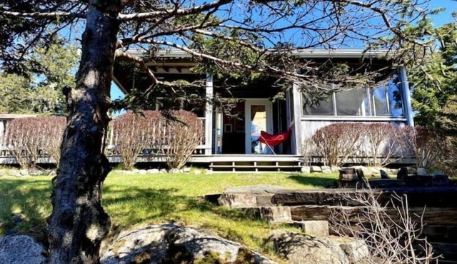 Peaceful Seaside Cottage Retreat