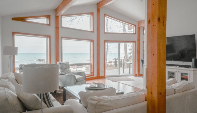 Peak to Shore - Waterfront Cottage Located in Thornbury ON