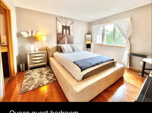 Peg City Queen Guest Suite & Ensuite Bath With Parking
