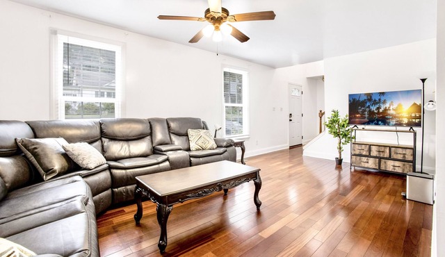Perfect Private Silver Spring Retreat by Downtown!