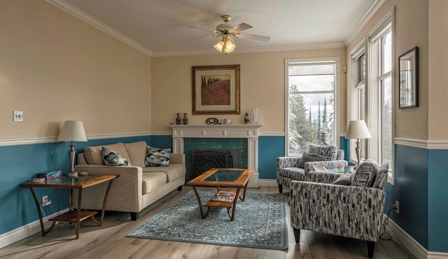 Perfect Vacation Home for your Entire Family w/Private Hot Tub & Pet Friendly!