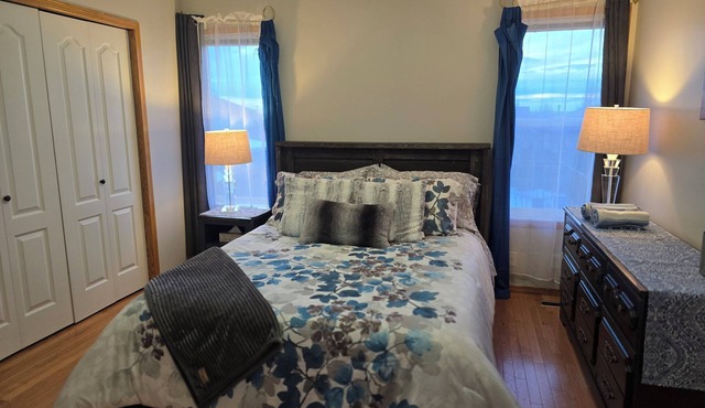 Pet friendly 2 bedroom and full bathroom with soaker tub close to Westerner.